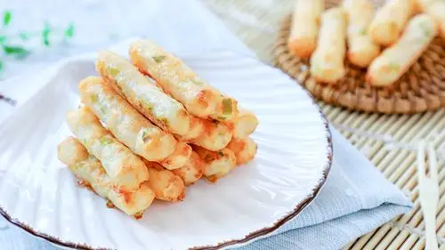 添加要领: ●妈妈们给宝宝吃大米虾条的时候,可以搭配《自制番茄酱》