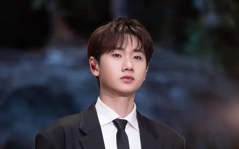 【汪苏泷】 一男子因过分英俊引起轰动,速进!_哔哩哔哩_bilibili