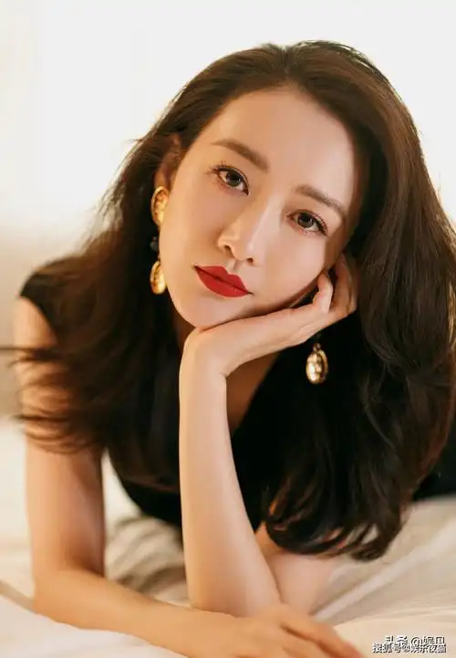 天生自带妩媚风情的3位女明星,你被撩到了吗?