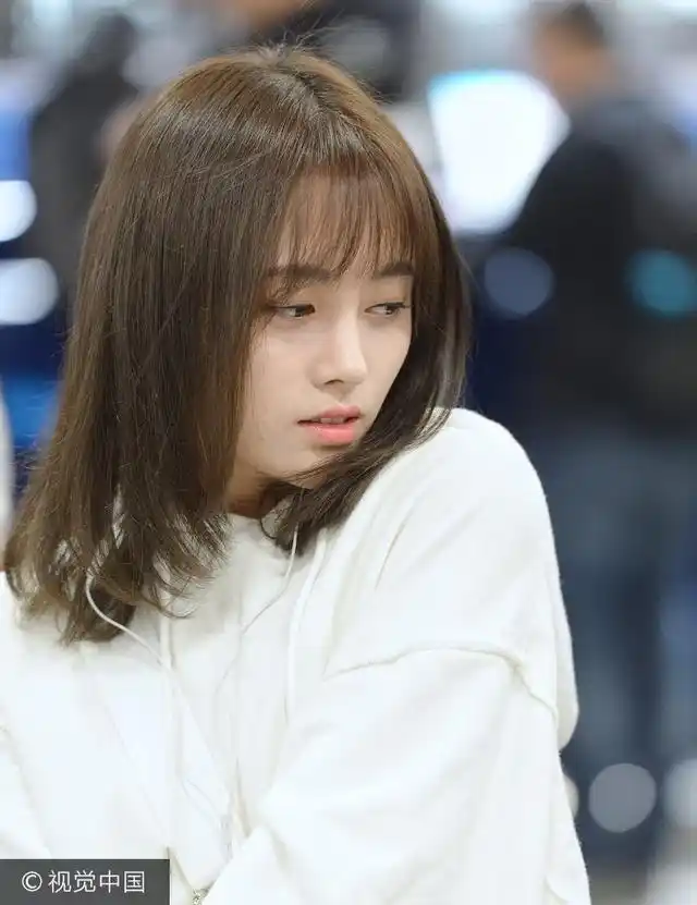 新发型不错!"千年美女"鞠婧祎剪短发韩式刘海似高中少女