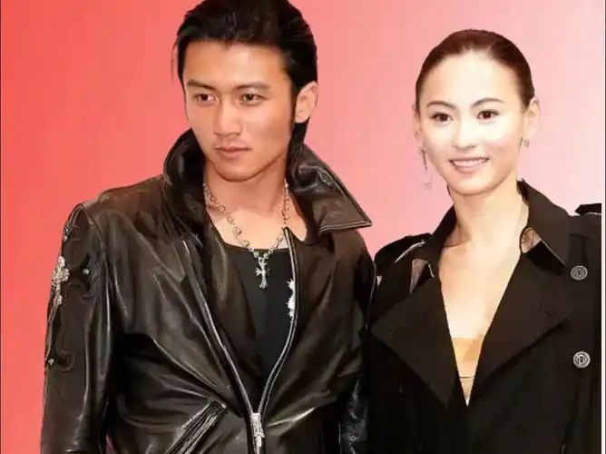 2007年,谢霆锋带着怀孕的张柏芝,在温哥华拍下了一张的照片