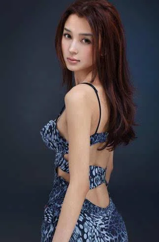 王思聪女友王颖,出生于湖北,上过天天向上,还客串过非诚勿扰2.