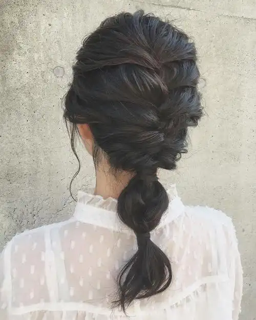 优雅魅力,最近很火的几款气质编发,减龄气质的韩式发型!