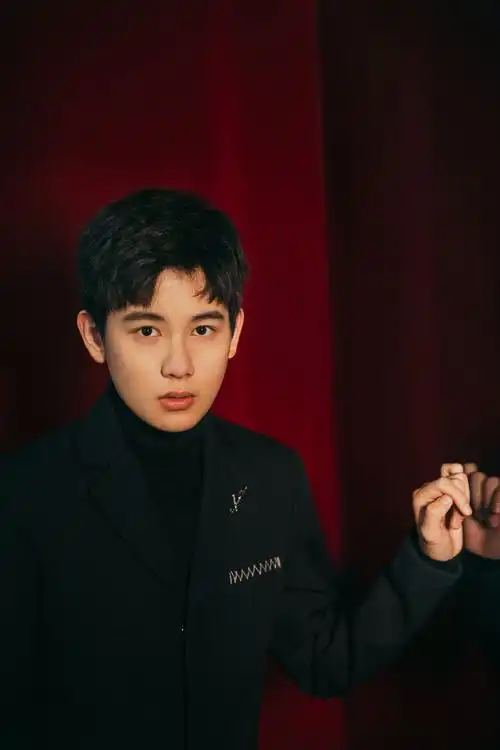 胡先煦图片 胡先煦西装写真帅气图片