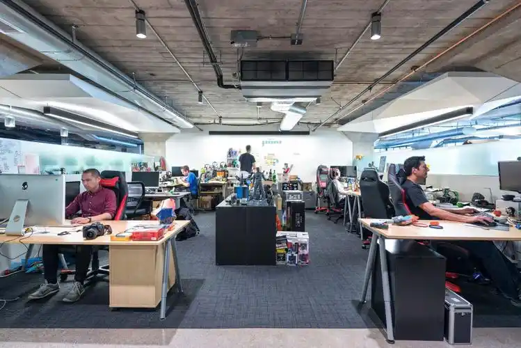 办公室设计(一)旧金山星际游戏办公室,顺应独特建筑设计的几何折面