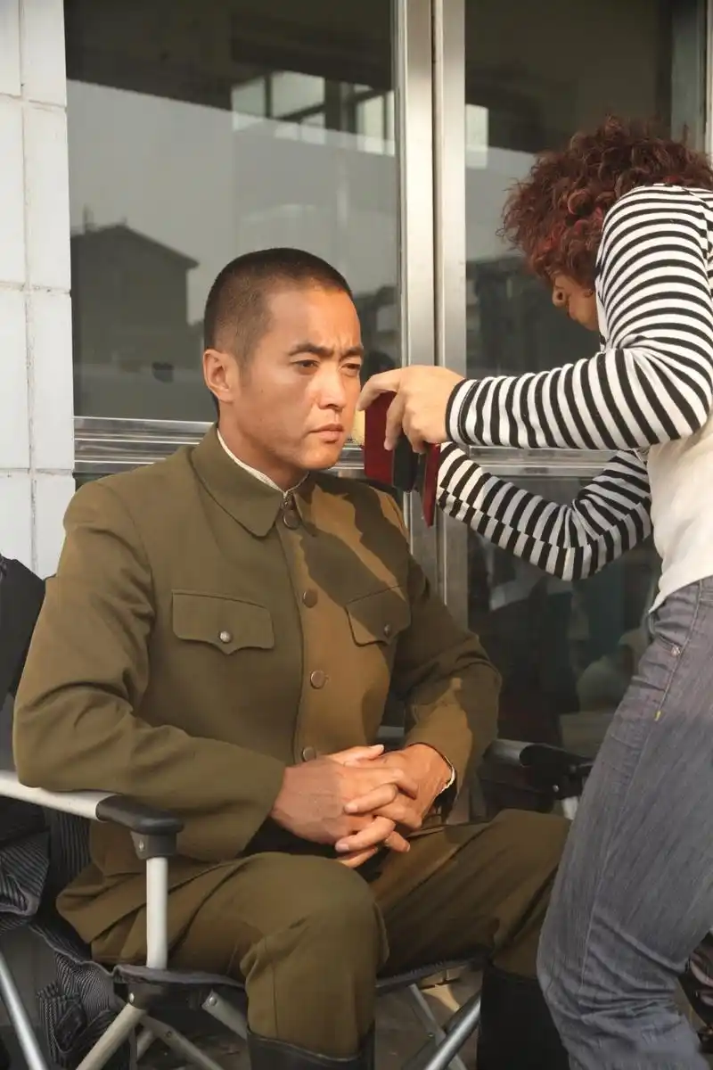 由总制片人郭培林,导演龚艺群执导的电视剧《战犯》今晚吉林卫视19:33