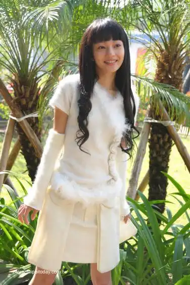 求张韶涵发型的一张图片.