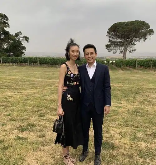 郭晶晶为婆婆庆祝生日朱玲玲与仨儿子合影全家感情史都很丰富