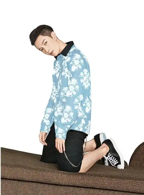 [张艺兴][分享]180405 莫名适合花衬衫系的风格 痞帅界的大佬兴上线