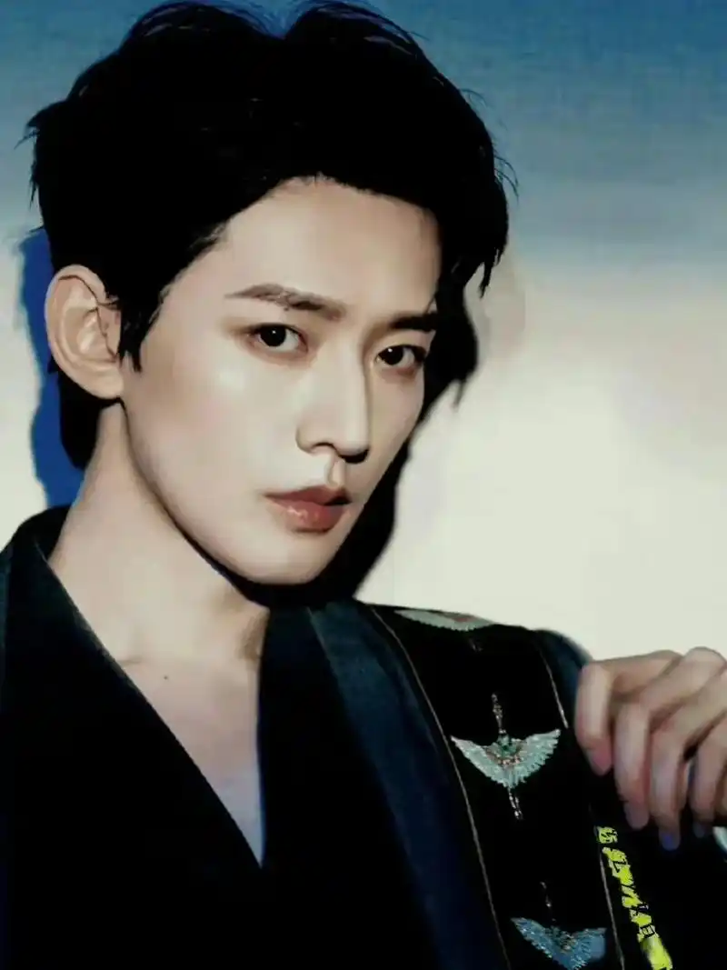 邓为和肖战确实长得有点像啊[思考][思考]