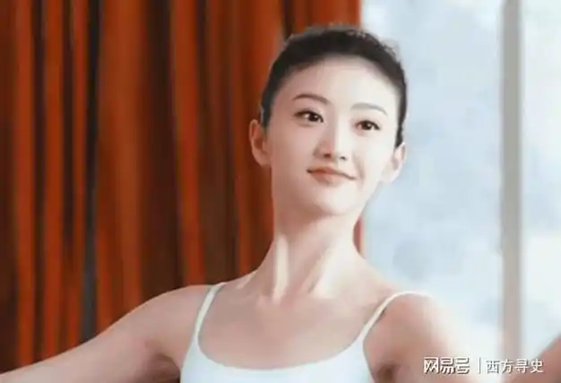 16岁搭上车牌号为9988的豪车,不久后被学校开除,转身又换所学校|景甜