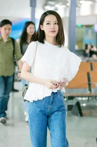 阔腿裤已经不流行了,今年火了这几种穿搭,明星早穿上了!