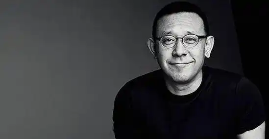 "顽主"姜文的狂野爱情,和4位时尚女爱得轰烈,却被周韵拴得死死_刘晓庆