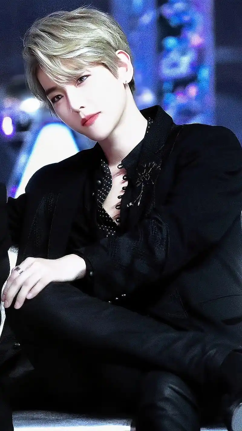 三款你更喜欢哪一款.霸道总裁/病娇表哥/阳光学长 #边伯贤  - 抖音