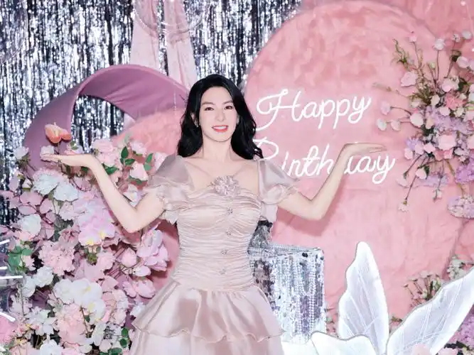 张雨绮晒照庆37岁生日,俏皮灵动惹人爱,被曝新恋情后更有女人味