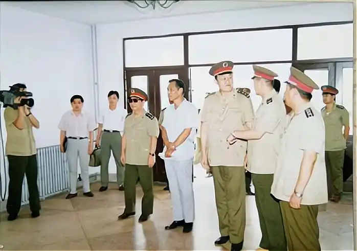 他是北京军区第9任司令,曾任中国"西点军校"校长,61岁授上将