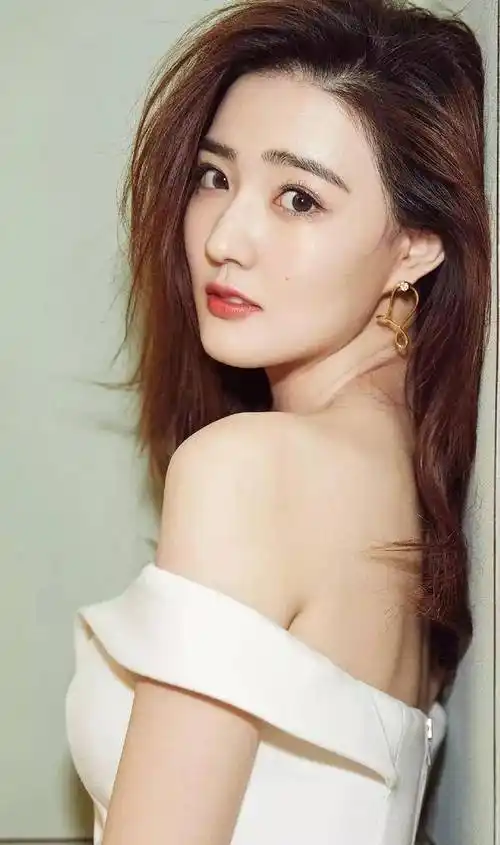 徐璐是真美啊!清纯甜美,真是魅力满满!真漂亮!