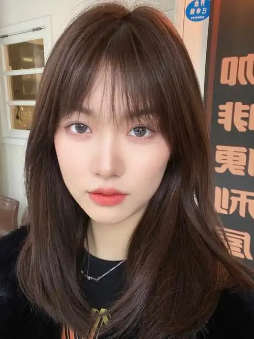 适合圆脸大脸方脸女生的一款女生减龄发型