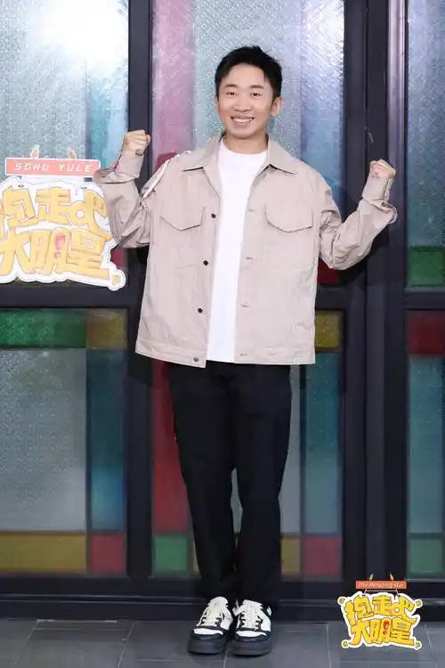 大明星|杨迪不怕粉丝爬墙 夸王鹤棣张颜齐综艺感_娱乐_杨天真_节目