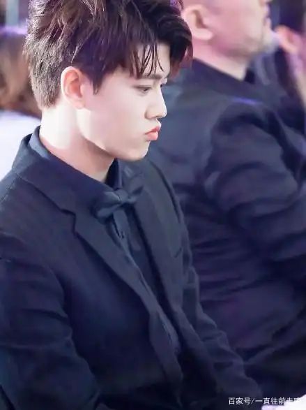 任嘉伦嘟嘟嘴好可爱,请问这位哥哥是吃可爱长大的嘛!