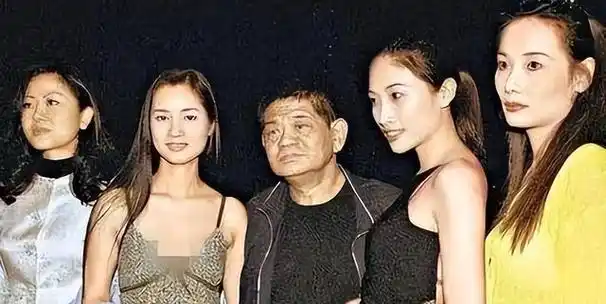 陈宝莲跳楼21年后儿子由王菲经纪人抚养与干爹黄任中模样相似