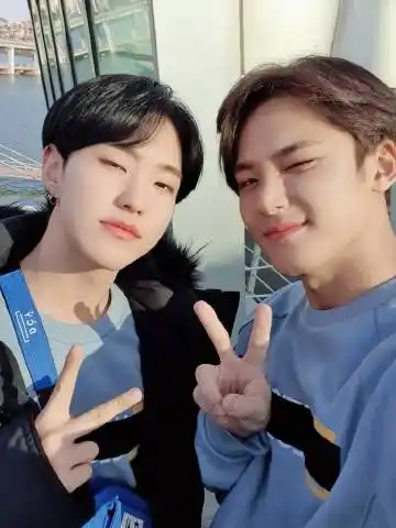 seventeen门面金珉奎##人间雕塑金珉奎# 【201122】官推更新 珉奎