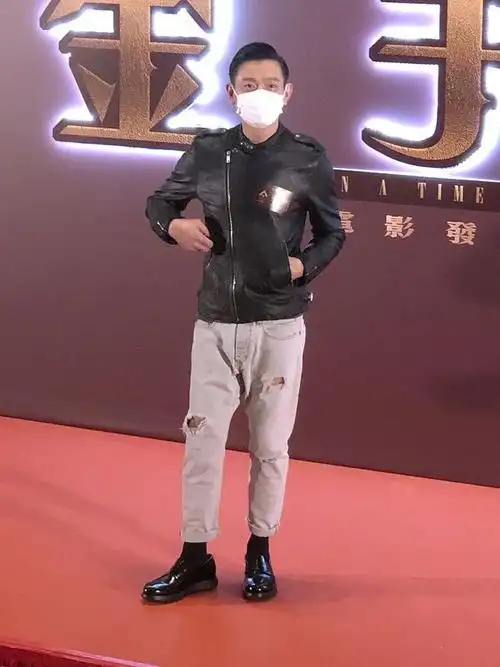 刘德华和梁朝伟同台展现不老男神范,一个潮流时尚,一个文质彬彬