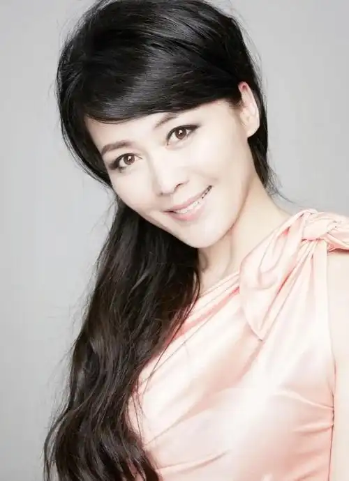 温婉秀雅的李琳优雅迷人魅力无限的写真