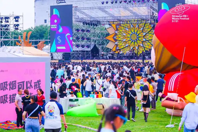 2021成都草莓音乐节活动策划充满了异域气氛听歌饮酒快乐就如此
