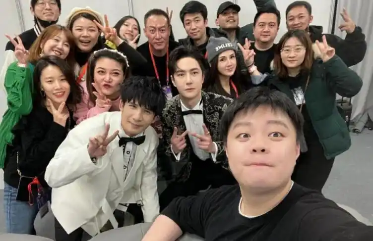 王一博经纪人江小蒨微博 江小蒨是罗志祥前助理