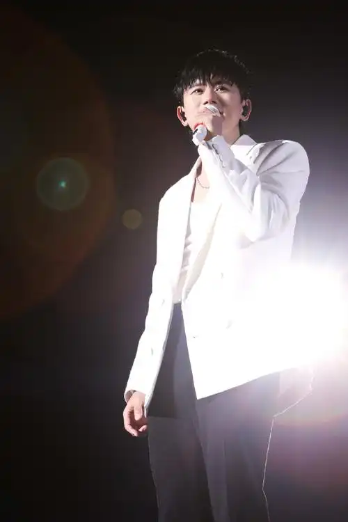 张杰未live巡回演唱会##张杰未live开往1982巡回演唱会