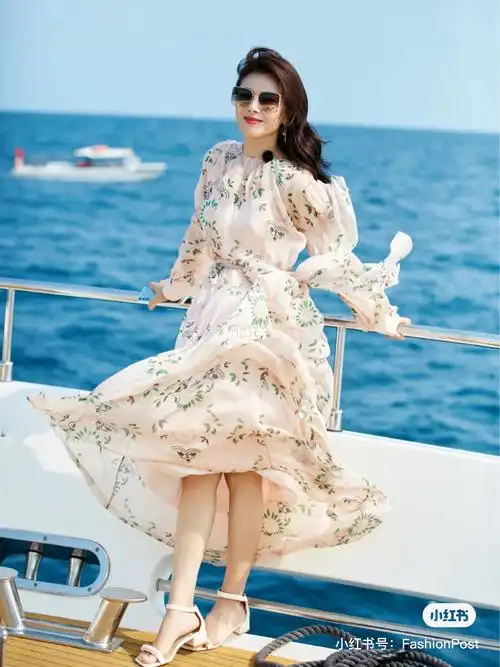 刘涛真丝连衣裙素雅高级美丽