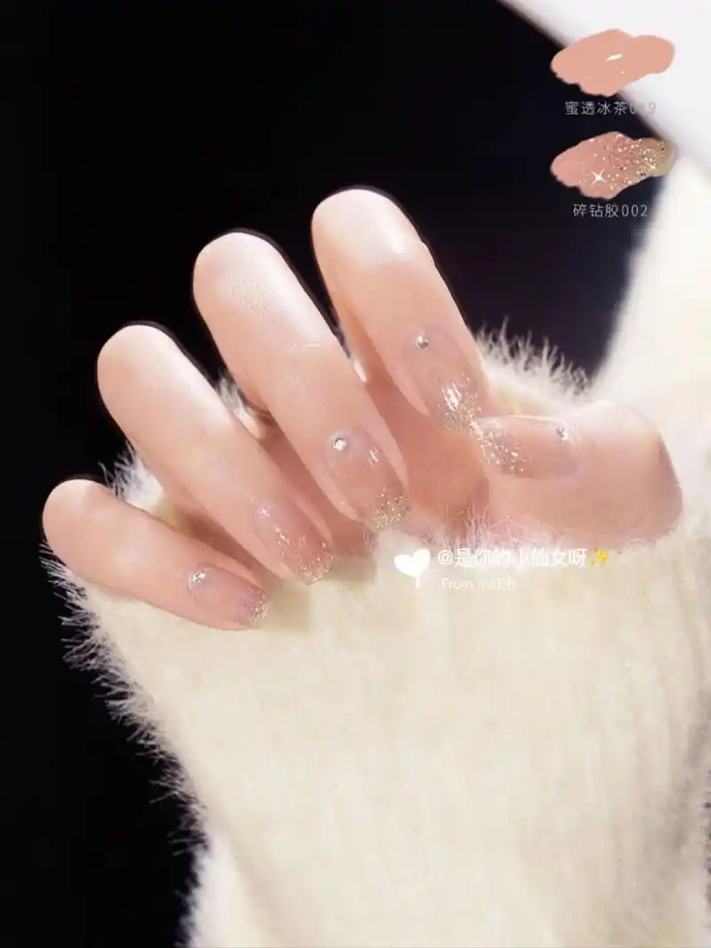 2023早春清新显白透色渐变美甲78 很有初春感的一款透色美甲,加上