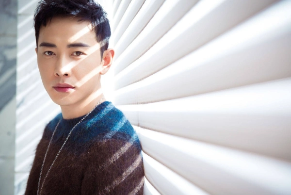 作品:《仙剑奇侠传》,《伪装者》,《琅琊榜》世界十大颜值男明星之一