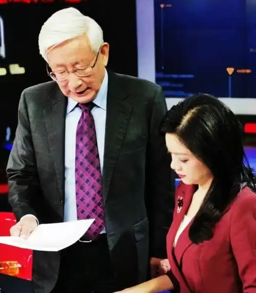 主持人曹景行癌症去世生前忍痛工作头发皆白曹可凡李艾悼念