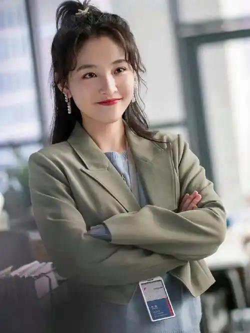 《三分野》向园:吴倩的脸平平无奇?这才是当演员的料_少女_知性_五官