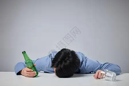 酒后头痛图片