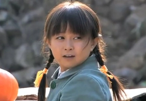 朱洁其实是从《中国达人秀》出道的,当时患有侏儒症的朱洁吸引了很多