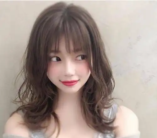 10款适合圆脸的中卷发,软弹柔卷时尚减龄,空气刘海显小又瘦脸