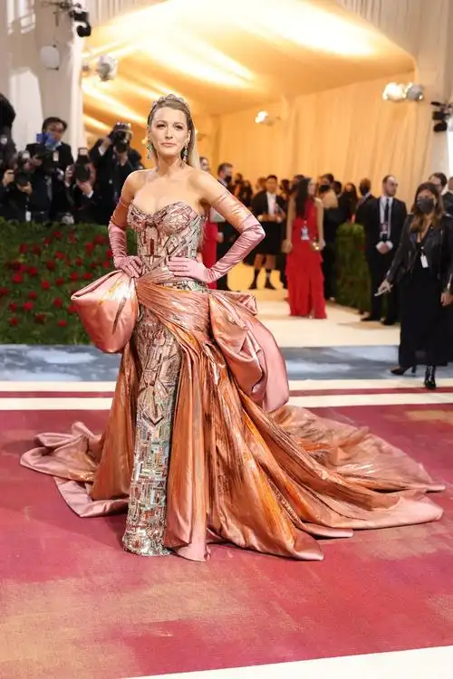 众星云集马斯克谷爱凌亮相时尚奥斯卡红毯