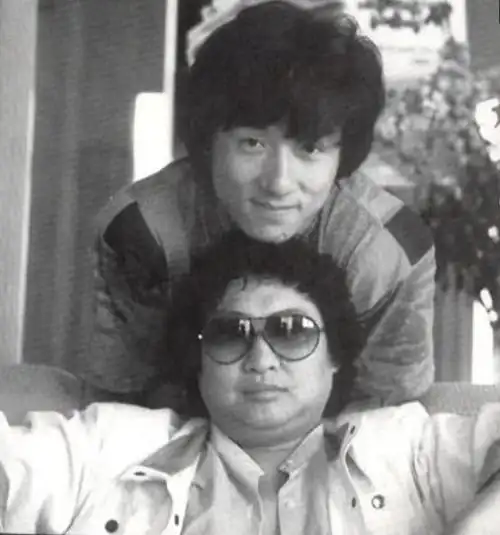 总是很凶的洪金宝 竟然给成龙撒娇