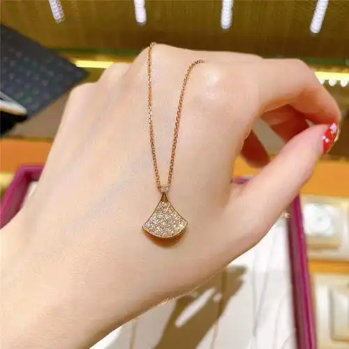 热销宝格丽项链_bvlgari宝格丽项链女18k玫瑰金小裙子扇形锁骨链白