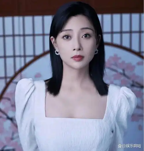 殷桃岁月不会让美人凋零四十载风华绽放