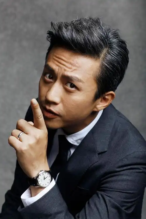 邓超是中国内地知名男演员,出生于1979年,如今已经成为影视圈中备受