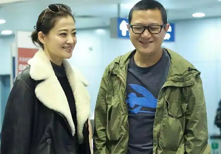 曾剑:娶二婚演员妻子梅婷,婚后生一儿一女,一家四口幸福甜蜜