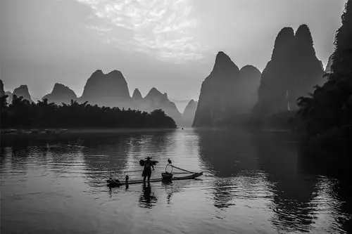 桂林:黑白灰三色摄影,展现山水风光独特魅力!