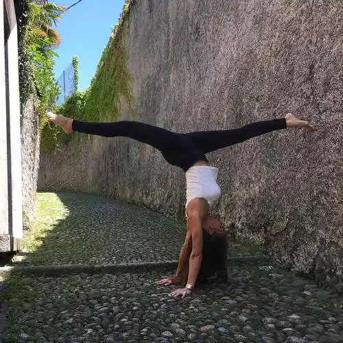 蒋依依天天向上(00后演员蒋依依:平时生活需要坚持健身,不然工作时