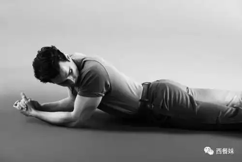 孔雀matt bomer竟然"劈腿"老公 亲了另一位男人!嫉妒死