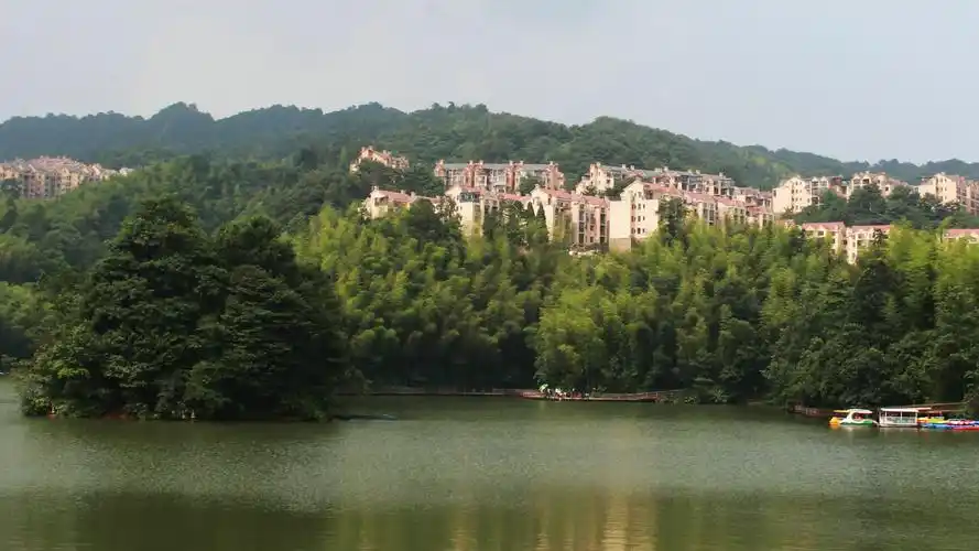 天岛湖赤水河畔的高原明珠