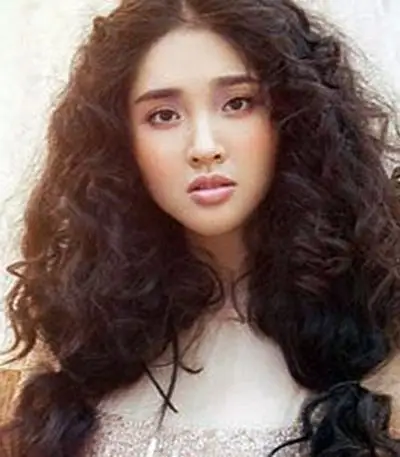 螺旋卷发型图片 2017成熟长卷发发型(2)